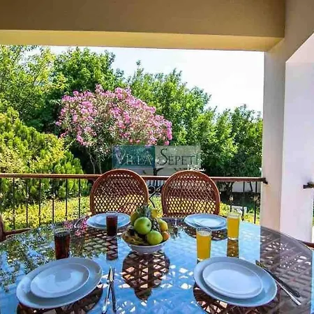 Rosetta Villa